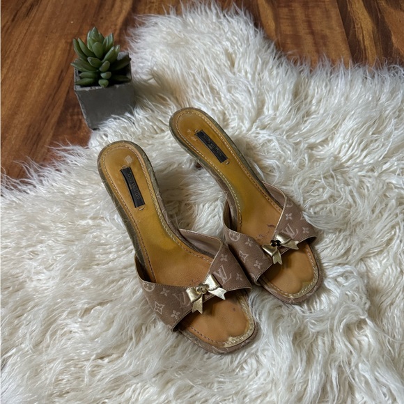 Louis Vuitton Vintage Monogram Bow Kitten Heels - Picture 1 of 7